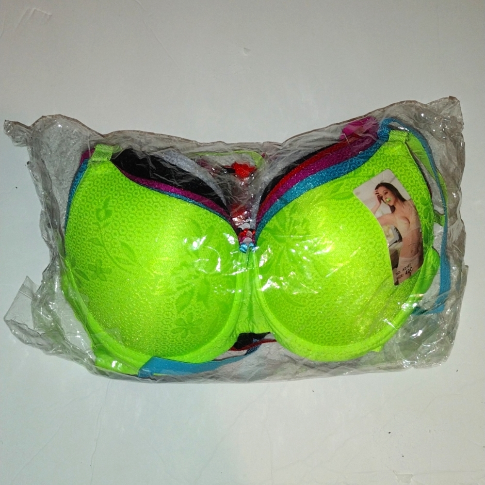 Set of 12 women bra's in different colors, size : 40C